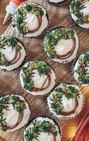 cupcakes with winter wreaths